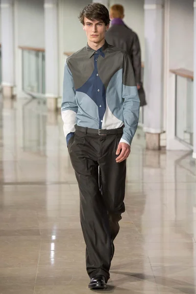 Look 18